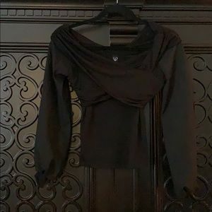 Black off the holder Windsor Top